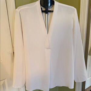 NIC+ZOE Elegant White V-Neck Blouse